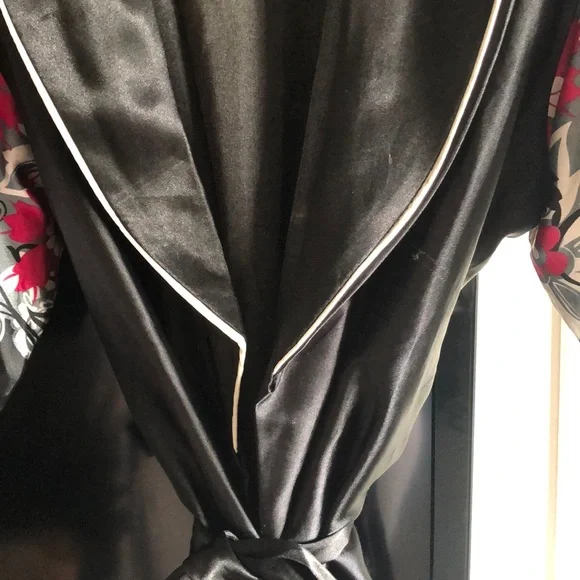 Silky Black Floral Satin Kimono Robe with Pink Accents - Picture 5 of 10
